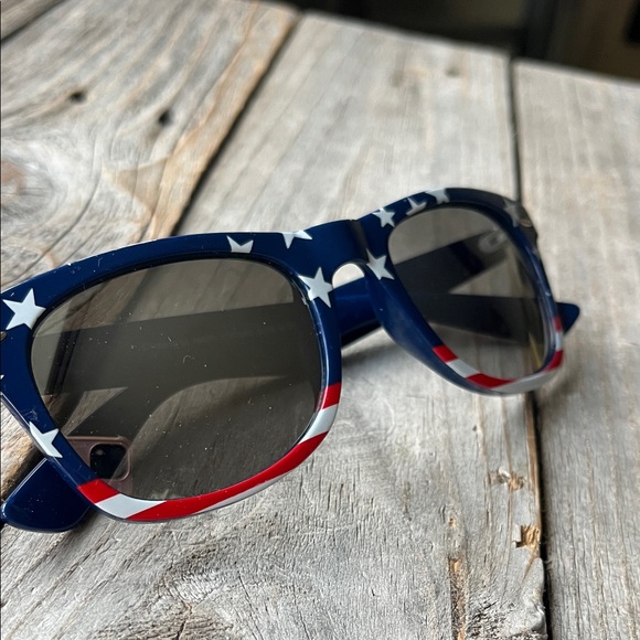 Patriotic Sunglasses with Star Design - Picture 2 of 9